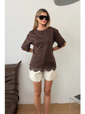 Jee Lee Kadın Bisiklet Yaka Eteği Dantel Detaylı T-Shirt Kahverengi​​​​​​​ - 26Y 26988