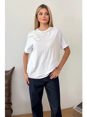 Giysa Kadın Bisiklet Yaka Aksesuar Detaylı T-Shirt Beyaz - 26Y 26992