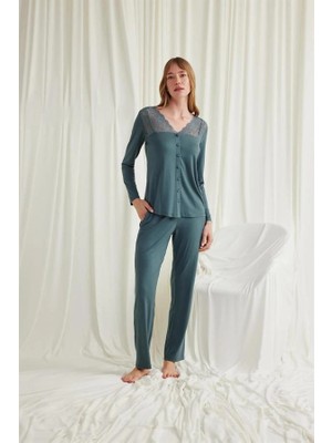 Nevamel® Yakası Omzu ve Paçası Dantelli Boydan Düğmeli Pijama Takımı