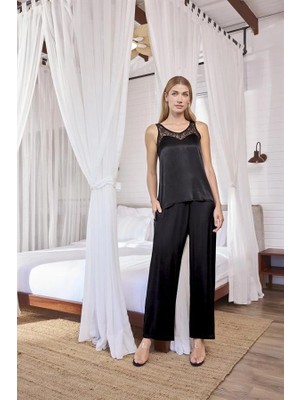 Nevamel® Viskon Dantelli ve Dekolteli Saten Pijama Takımı
