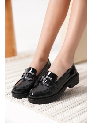 Fantastik Store Kadın Rugan Siyah Gümüş Tokalı Loafer TR17MS02B
