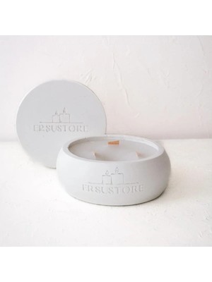 Ersu Store 1,500 Gram Büyük Boy Ahşap 3 Fitil Kokulu Soya Wax Beton Kapaklı Dekoratif Mum