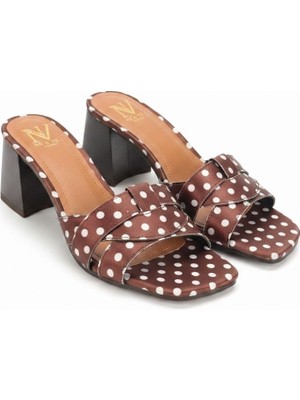 Ne&Ve Shoes Kahve Puantiyeli Çapraz Bantlı Kadın Topuklu Terlik