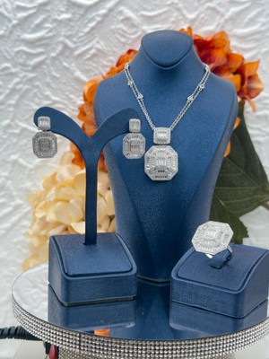 Livora Jewelry 925 Ayar Gümüş Pırlanta Montür Gösterişli Baget Kesim 3'lü Kadın Takı Seti
