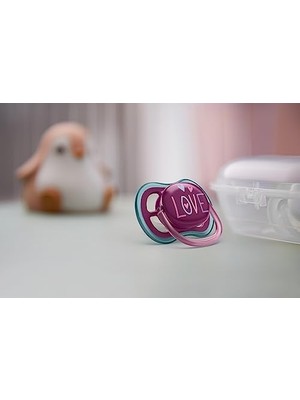 Ultra Air Emzik, 18 Ay+, Kız Bebekler Için, 2’li Paket, Ortodontik Silikon, Geniş Hava Delikli, Mikrodalga Sterilize Edilebilir, Bpa Içermez, Taşıma Kutulu, SCF349/22