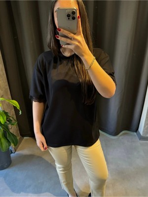 Dantel Detaylı Siyah Tshirt