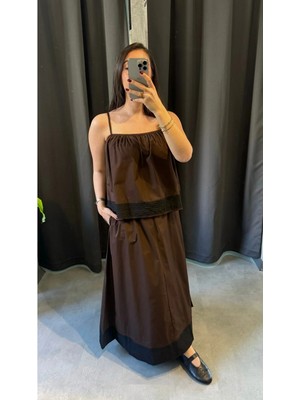 Siyah Şerit Detaylı Kahverengi Etek-Bluz Takım