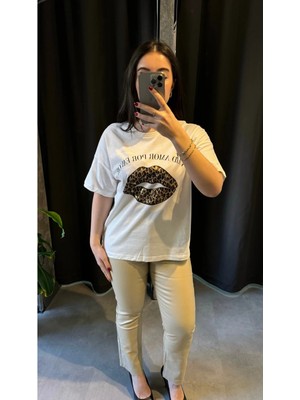 Leopar Desenli Dudak Baskılı T-Shirt