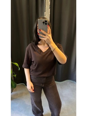 V Yaka Basic Tshirt