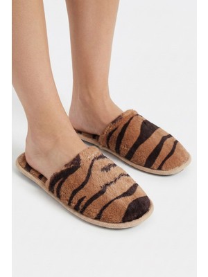Hadiora Kahverengi Zebra Desenli Peluş Ev Terliği - Yumuşak Dokulu Rahat Ev Ayakkabısı