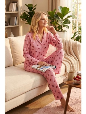 Çilek Desenli Milano Örme Önden Düğmeli Gömlek Yaka Uzun Kollu Pijama Takımı