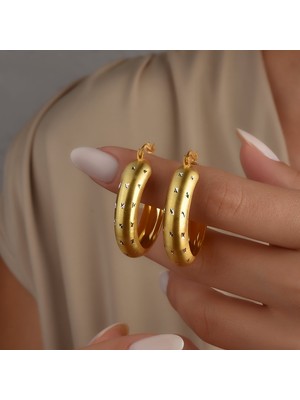 Nox Jewelry 14 Ayar Altın Kaplama Geniş Bant Mat ve Desenli Halka Gümüş Küpe - E00313