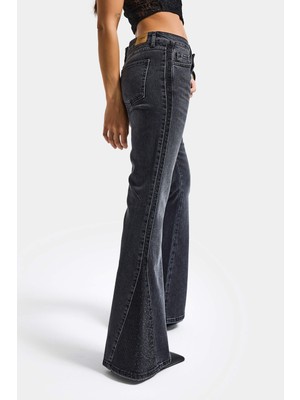 It's Basic Kadın Koyu Füme T-2s6-1 Flare Fit Paçası Parlak Taşlı Özel Tasarım Denim Jean