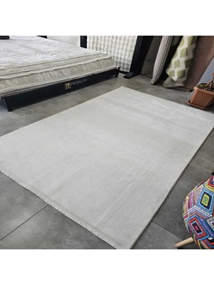 Altun Carpet Akrilik 4 Mevsim Makina Halısı Beyaz 5ml Hav Yüksekliği Var 7 ml Kalınlık