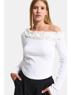 It's Basic Kadın Beyaz w5 Organik Koton Kumaş Tek Kol ve Gül Detaylı Tasarım Bluz