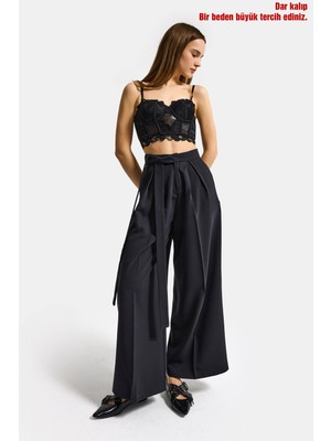 It's Basic Kadın Siyah w5 Palazzo Fit Özel Kumaş Kemer Detaylı Tasarım Pantolon