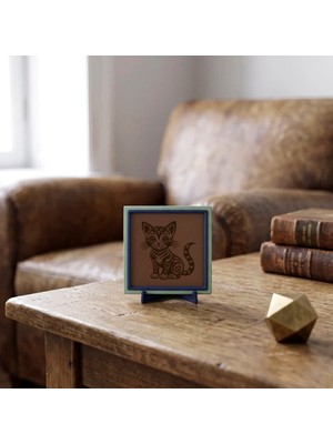 Miaju Modern Kedi Figürü Masaüstü Aksesuarı 10x10 cm, Ev ve Ofis İçin Şık Bir Dekoratif Detay
