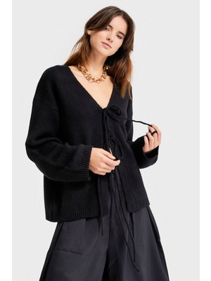 It's Basic Kadın Siyah Renk w5-1 Önü Bağcıklı Oversize Triko Kazak