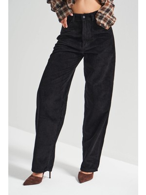 It's Basic Kadın Siyah Renk Cindy 26w5-1 Skater Fit Kalın Fitilli Kadife Velvet Kumaş Pantolon