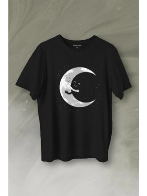  Uzayda Sarılan Ay Aşık Smile Cosmos Gülümsemesi Baskılı Tişört Unisex T-Shirt