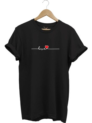  Sevgililer Günü Hediyesi Love Yazı Baskılı Kalpli %100 Pamuk Regular Fit Bisiklet Yaka Siyah T-Shirt