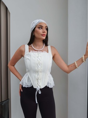 Esra Helvacı Dantel Volanlı Korse Bluz