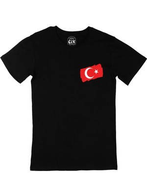  Dikdörtgen Türk Bayraklı Cep Logo Tasarımlı Siyah Tişört