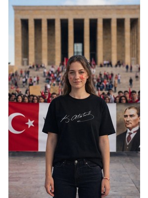  Pandorica's Mustafa Kemal Atatürk Tasarımı Imzalı Baskılı Unisex Pamuklu T-Shirt