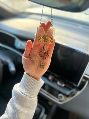 Buççin Online Mağaza M Harf Gold Renk Vıp Kalp ve Yıldız Objeli Epoksi Dikiz Ayna Süsü Hediyelik Araba Süsü