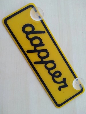 Buççin Online Mağaza Dapper Yazılı Sarı Dekor Plaka 22X7,5CM Vantuzlu Pleksi Dekor Levha Sarı Plaka