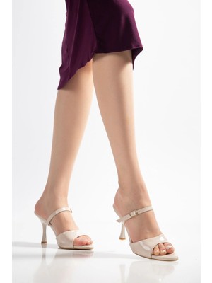 Aymood G-357 Bej Rugan Tokalı Yuvarlak 10,5 cm Topuklu Kadın Sandalet
