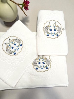 Baş Tasarım Gold Sim Çerçevede Tavus Kuşu Işlemeli Beyaz Banyo Yer Havlu Seti