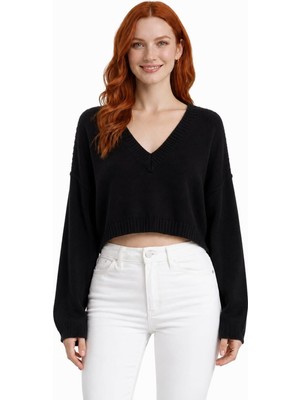 Neden Tekstil Siyah V Yaka Crop Triko Bluz