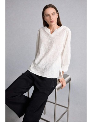 DeFacto Regular Fit V Yaka Brode Uzun Kollu Beyaz Bluz G8789AX26SM