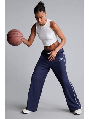DeFacto NBA Brooklyn Nets Lisanslı Wide Leg Cepli Geniş Paça Standart Boy Kırışık Dokulu Kumaş İndigo Pantolon H4469AX26SM