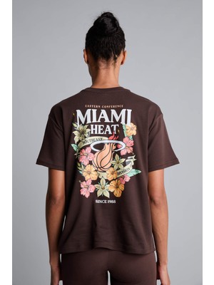 DeFacto %100 Pamuk NBA Miami Heat Lisanslı Oversize Baskılı Kısa Kollu Kahverengi Tişört G9465AX26SM