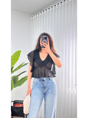 Kzc Tekstil Kadın V yaka Dantelli Kol fırfırlı Crop Bluz