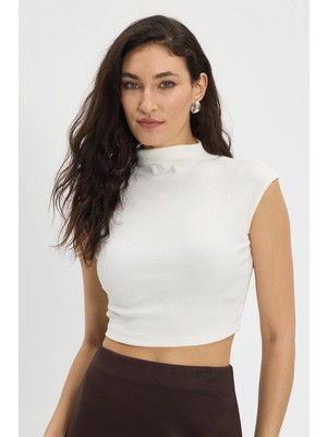 Tudors Kadın Slim Fit Dar Kesim Pamuklu Dik Yaka Sıfır Kol Ekru Crop Bluz