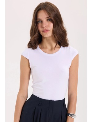 Tudors Kadın Slim Fit Dar Kesim Pamuklu Likralı Bisiklet Yaka Ay Kol Beyaz Tişört
