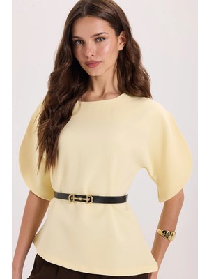 Tudors Kadın Slim Fit Dar Kesim Kol Detaylı İnce Kemerli Fermuarlı Sarı Bluz