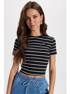 Tudors Kadın Slim Fit Dar Kesim Pamuklu Yumuşak Dokulu Kısa Kollu Bisiklet Yaka Siyah Tişört Bluz