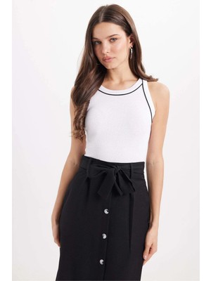 Tudors Kadın Slim Fit Dar Kesim Pamuklu Askılı Bisiklet Yaka Biyeli Beyaz Crop Atlet