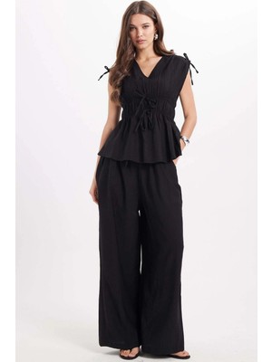 Tudors Kadın Standart Fit Normal Kesim V Yaka Beli Büzgülü Bağcıklı Bluz Geniş Paça Siyah Pantolon Takım