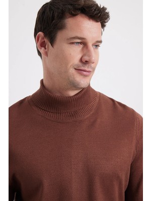 Tudors Erkek Slim Fit Dar Kesim Yumuşak Dokulu Tüylenmeyen Kahverengi Tam Balıkçı Yaka Triko Kazak