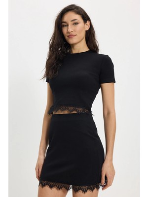 Tudors Kadın Slim Fit Dar Kesim Pamuklu Bisiklet Yaka Dantel Detaylı Siyah Etek Tişört Takım