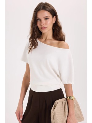 Tudors Kadın Slim Fit Dar Kesim Kısa Kollu Kayık Yaka Ekru Tişört Bluz