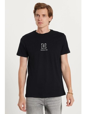 Tudors Erkek Slim Fit Dar Kesim %100 Pamuk Yumuşak Dokulu Baskılı Siyah Bisiklet Yaka Tişört