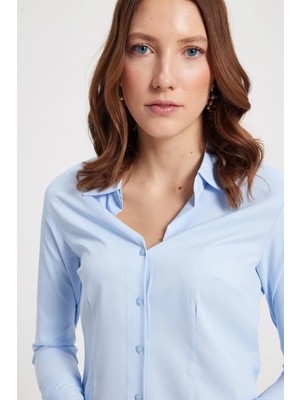 Tudors Kadın Slim Fit Dar Kesim Pensli Vucüda Oturan Klasik Yaka Uzun Kollu Likralı Mavi Gömlek