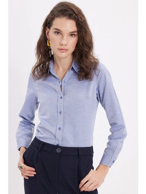 Tudors Kadın Slim Fit Dar Kesim Uzun Kollu Pamuklu Vücuda Oturan Dokulu Açık Lacivert Basic Gömlek
