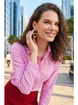 Tudors Kadın Slim Fit Dar Kesim Uzun Kollu Pamuklu Vücuda Oturan Dokulu Pembe Basic Gömlek